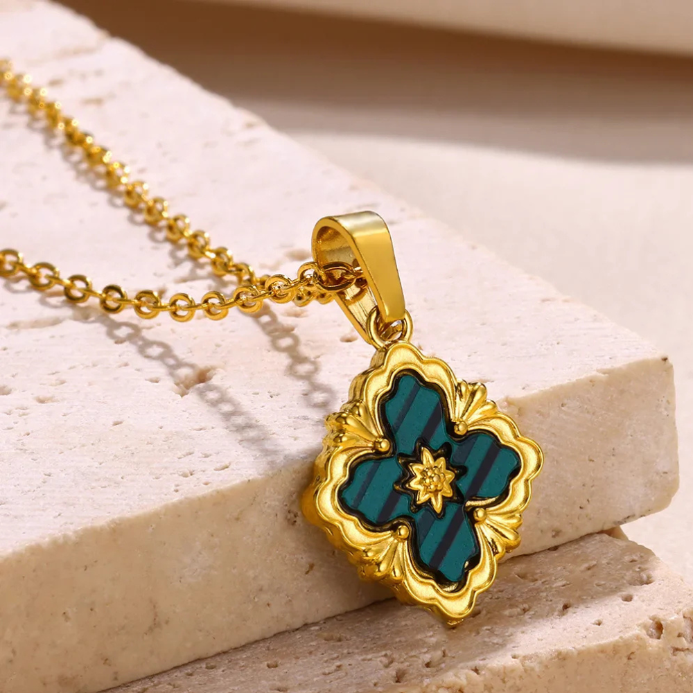 Four Leaf Clover Necklace for Women(Green)